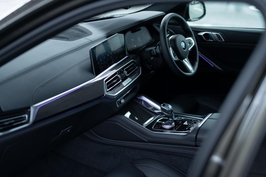 Интерьер BMW X6 xDrive35d M Sport (G06) 2020 года  (JP) (фото 7 из 19)